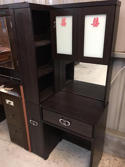 收納式化妝台